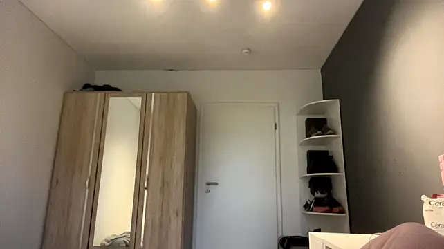 SpanishRooter's live cam