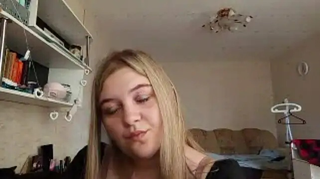 TypicalWoman webcam