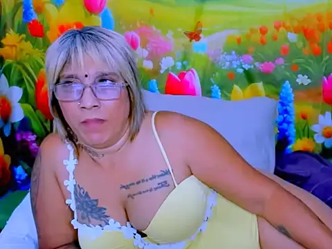 indianroxy webcam