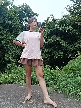 Linda-yiyi live webcam