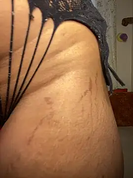 Mamii_water live sex cam