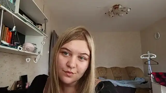 TypicalWoman webcam