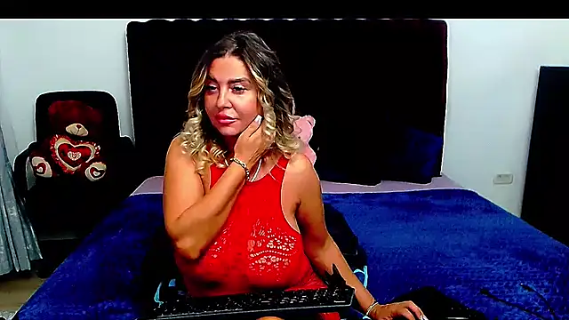 xplayfullblondexx webcam