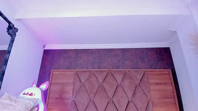 KendraDiorr_ webcam