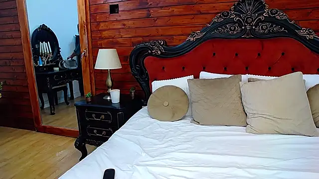 SuzanneKer1 webcam