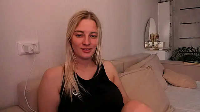 THE_GOLDEN_WOMAN webcam