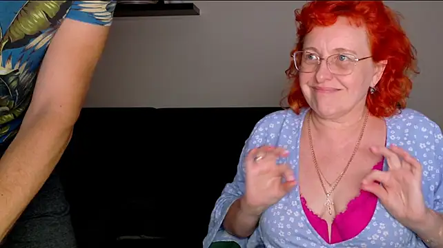 joannaandneighbour (F mature) - Pussy open