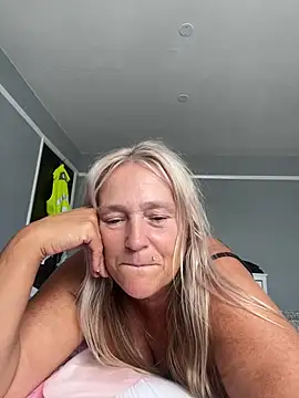 Blondnboujee53
