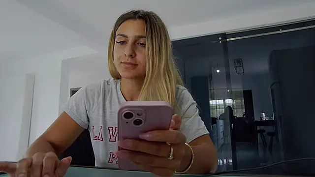 NicolePlay 🎌 live stream