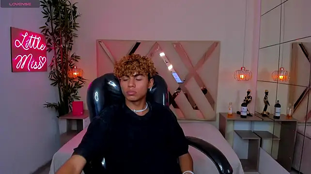 Anyelo_Twink live sex cam