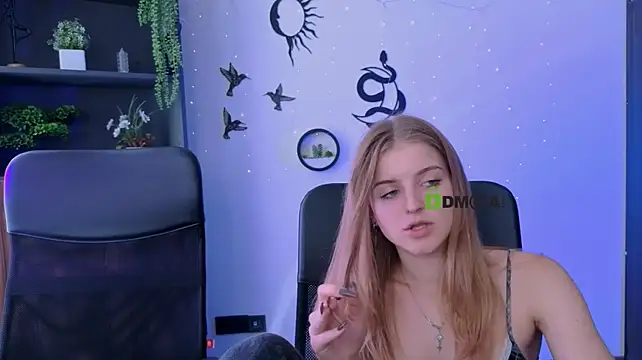 lisa_dark_ webcam