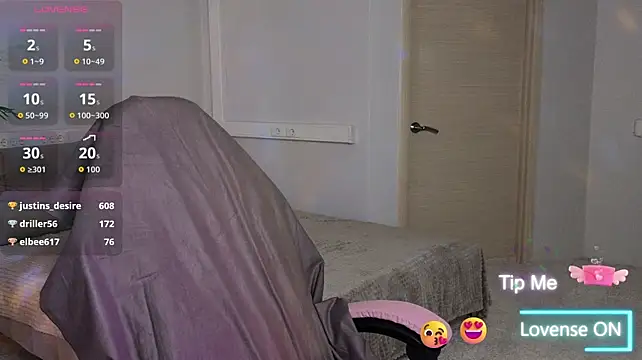 SweetieAnny live cam on StripChat