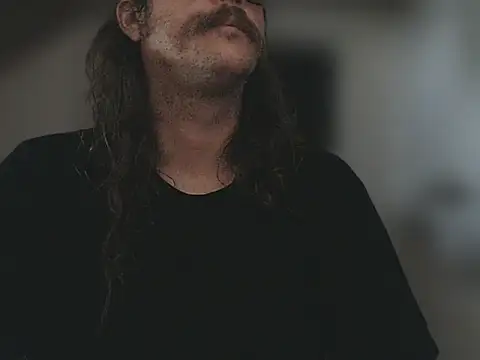 maxstache webcam