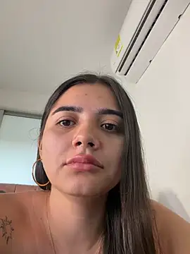 salomecute21 (F young) - mostrar tetas