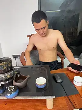 xuanxuan0202 (M young) - 曾经身价千万老板，下海直播