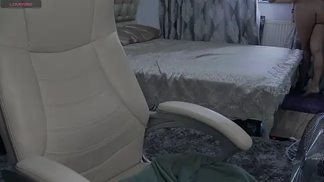 HotXMom_ webcam