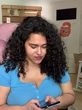 Curvydesifromgermany webcam