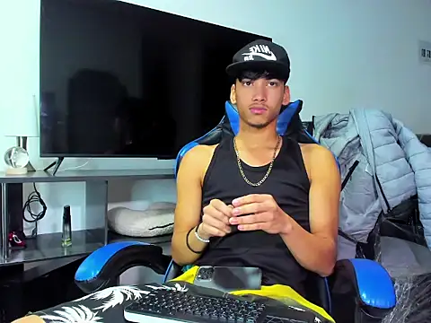 Lyam_Russo webcam