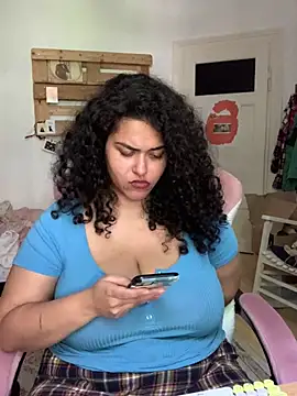 Curvydesifromgermany webcam