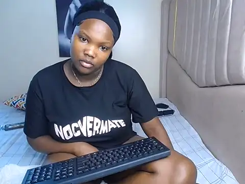 KittyKissess03 webcam