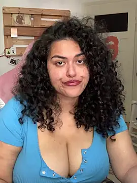 Curvydesifromgermany webcam