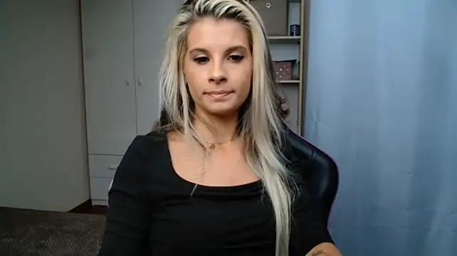 KristineGlow webcam