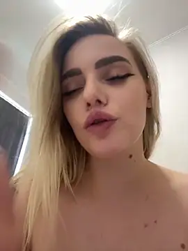 HugeBoobsAlice