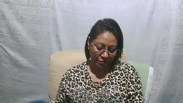 IndianSexyMilf69 webcam