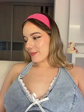 NicoleCut webcam