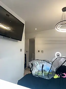 bellablackxuk (F young) - DISTRACT ME WHILST I CLEAN
