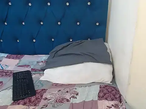 ShyGoddess101 webcam
