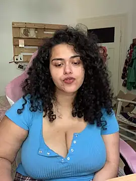 Curvydesifromgermany webcam