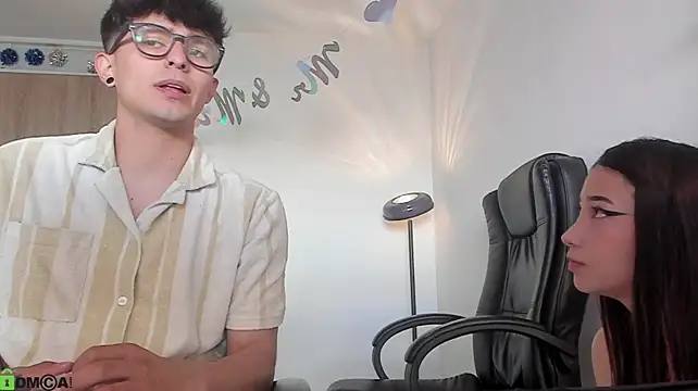 Mikeyvioleta_ webcam