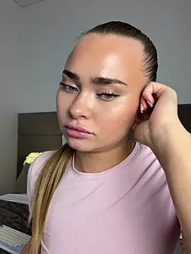 MonicaWestt webcam