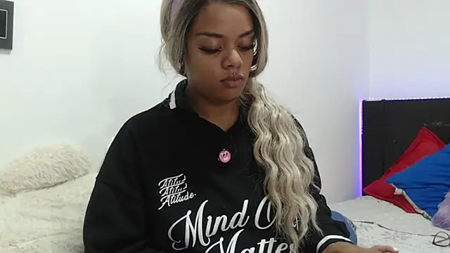 ladyrd1 webcam
