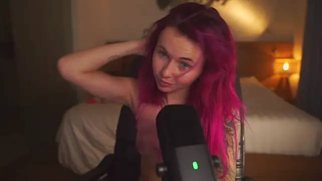 sarah_pink (F young) - Striptease / Get naked