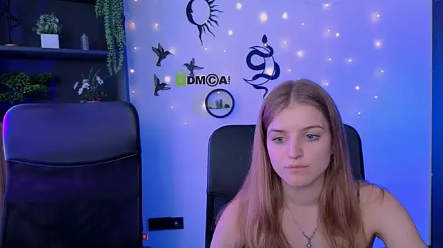 lisa_dark_ webcam