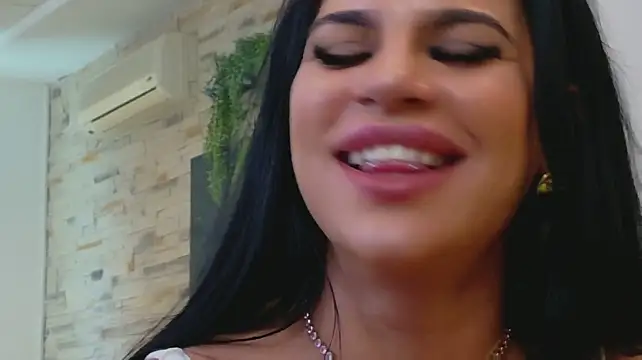 TemptingBella webcam