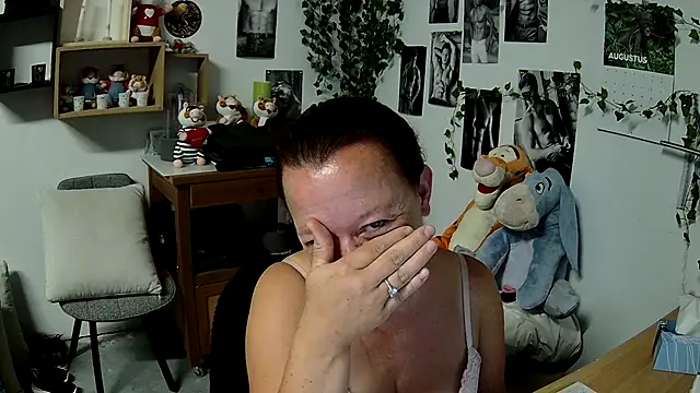 AnyaKrey@xh webcam