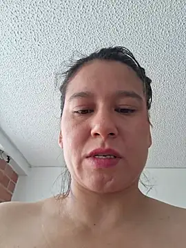 zoe_nasty (F young) - S Squirting into a glass and drinking it