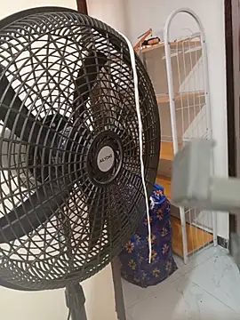 TrishaKalid webcam