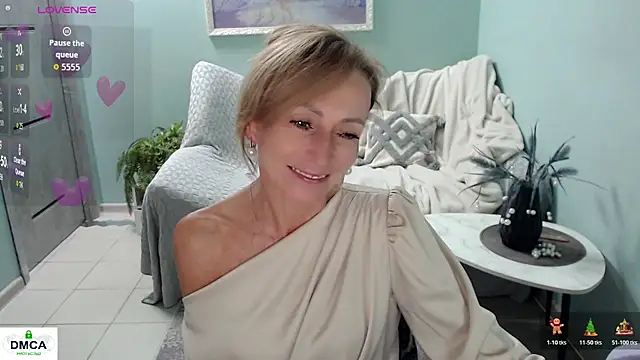 HornyMilf_777 webcam