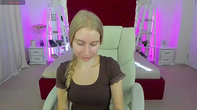 Alina_Blonde webcam