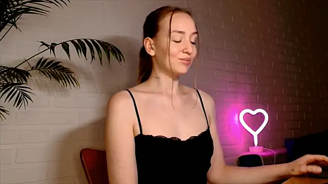 WhitePrincessLuna webcam