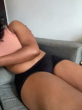 PrettyNina77 webcam