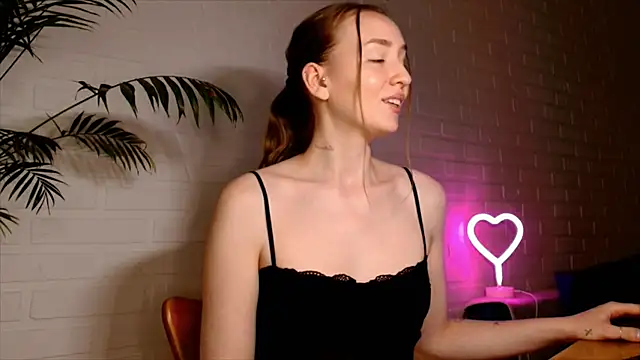 WhitePrincessLuna webcam