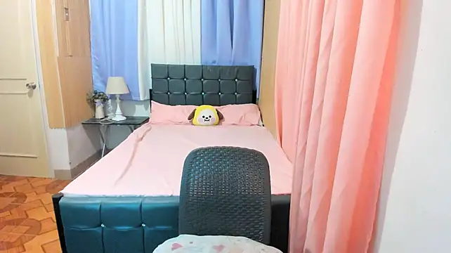 Almira_Hilson webcam