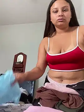 julia_moreira webcam