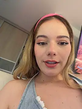 NicoleCut webcam