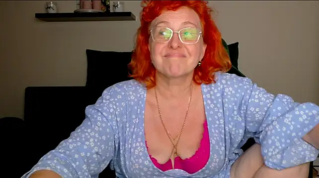 joannaandneighbour (F mature) - Pussy open